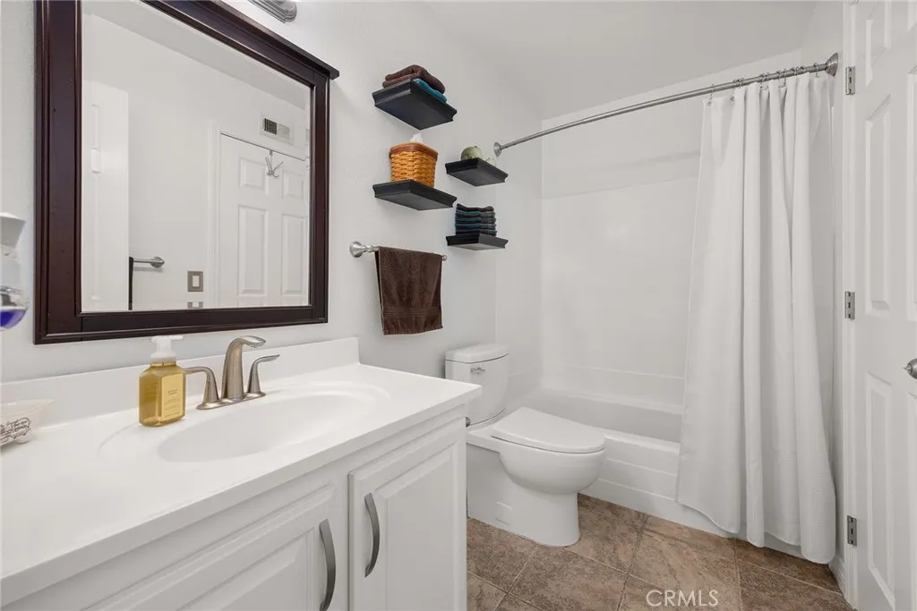 1910 W Palmyra Avenue 139, Orange, California 92868 home-pic-20