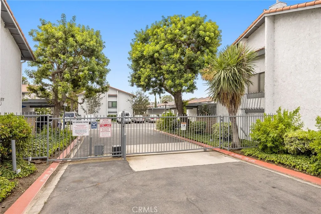 1910 W Palmyra Avenue 139, Orange, California 92868 home-pic-32