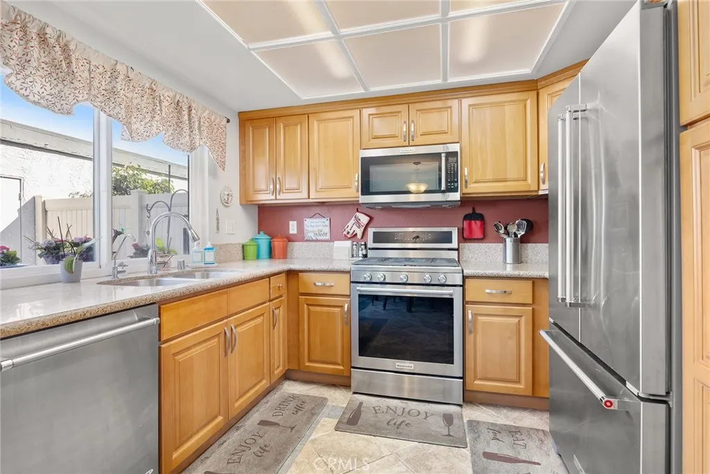 1910 W Palmyra Avenue 139, Orange, California 92868 home-pic-12