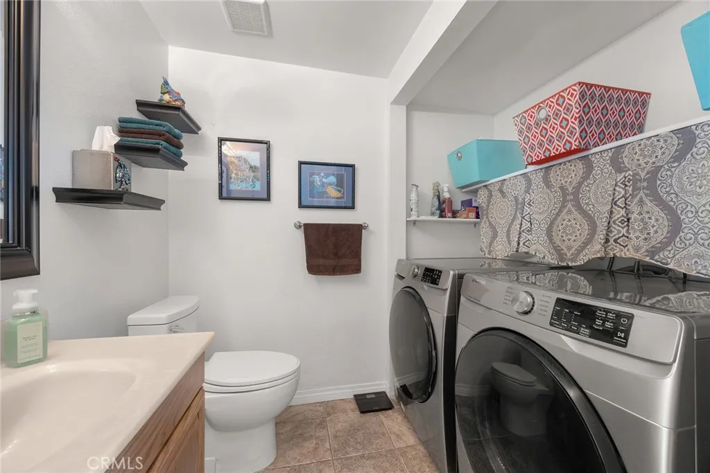 1910 W Palmyra Avenue 139, Orange, California 92868 home-pic-10