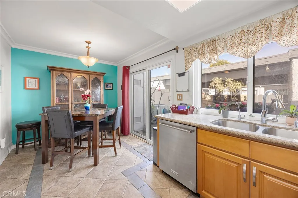 1910 W Palmyra Avenue 139, Orange, California 92868 home-pic-13