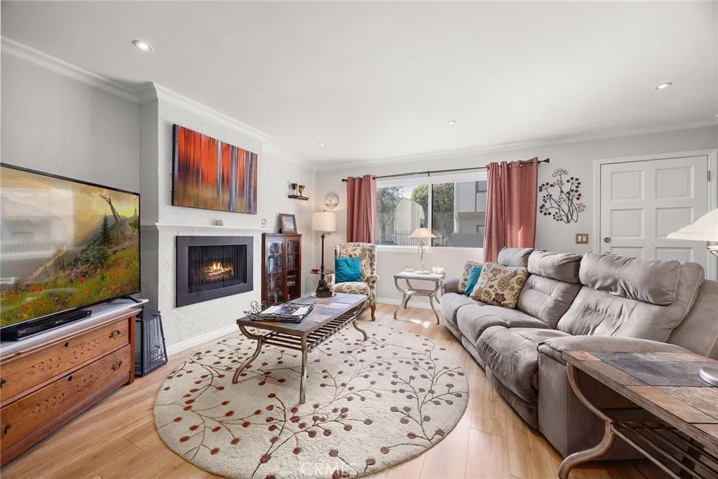 1910 W Palmyra Avenue 139, Orange, California 92868 home-pic-4