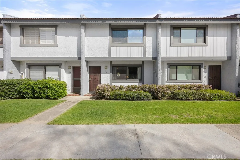 1910 W Palmyra Avenue 139, Orange, California 92868 home-pic-1