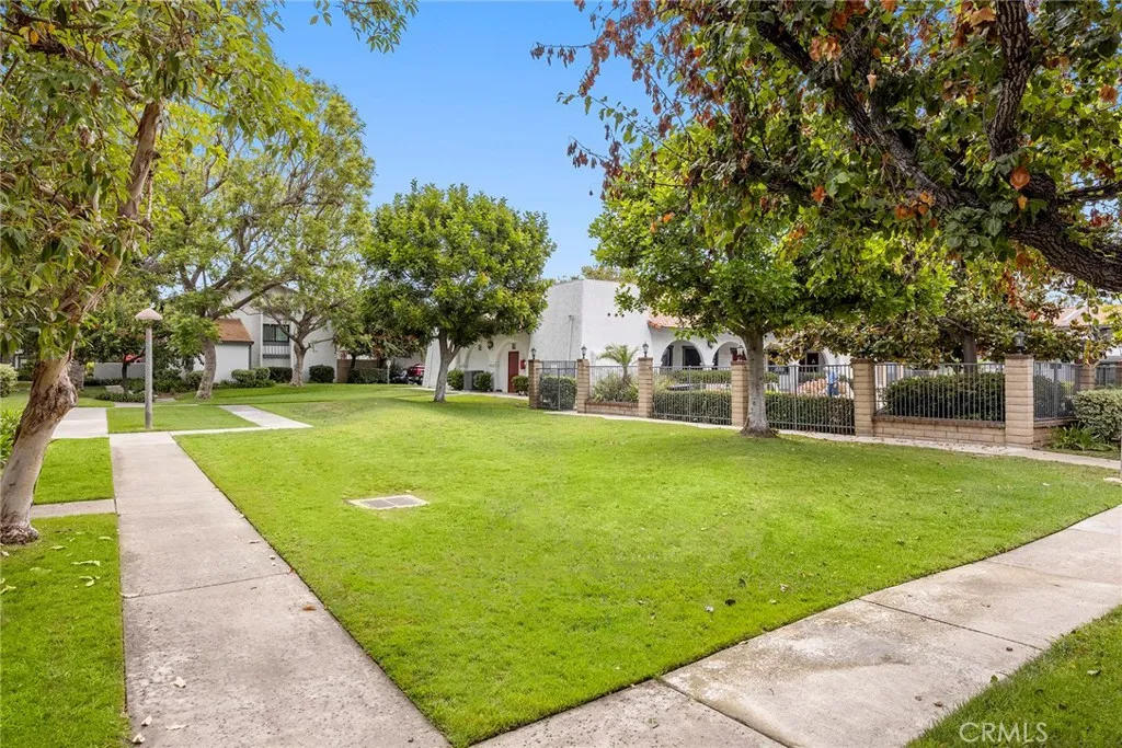 1910 W Palmyra Avenue 139, Orange, California 92868 home-pic-33