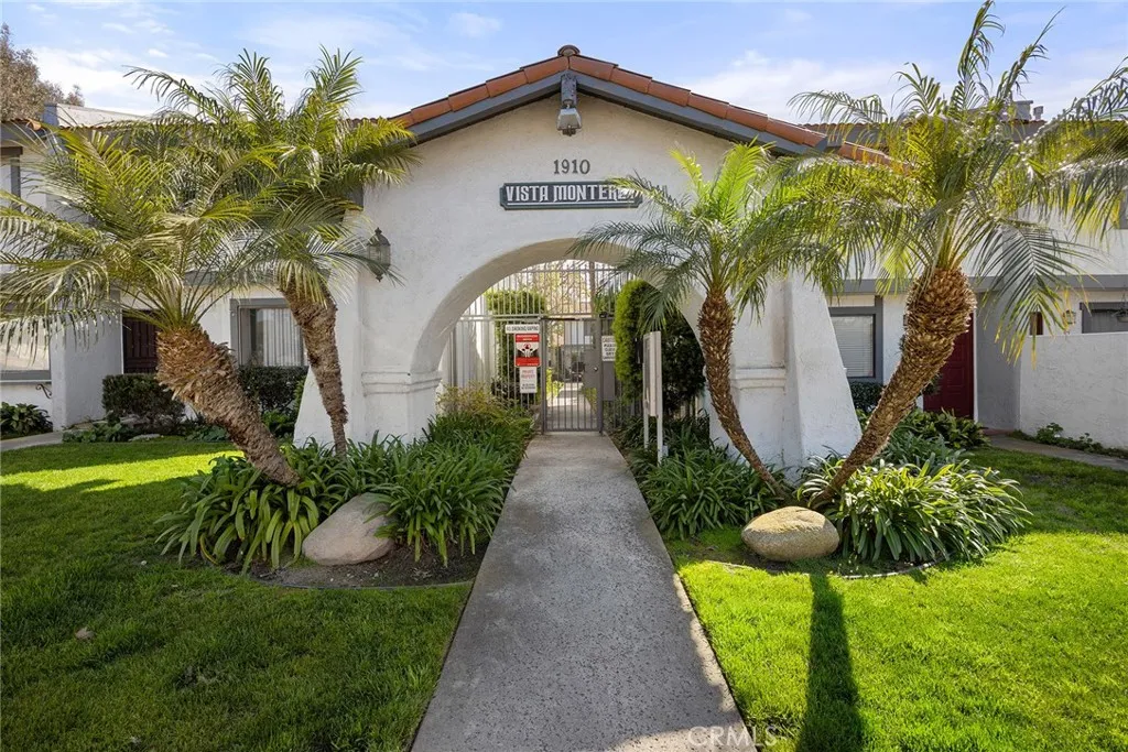 1910 W Palmyra Avenue 139, Orange, California 92868 home-pic-30