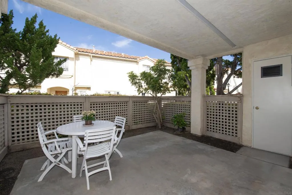1050 La Tortuga Dr 15, Vista, California 92081 home-pic-11