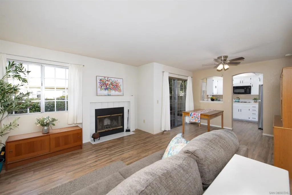 1050 La Tortuga Dr 15, Vista, California 92081 home-pic-3