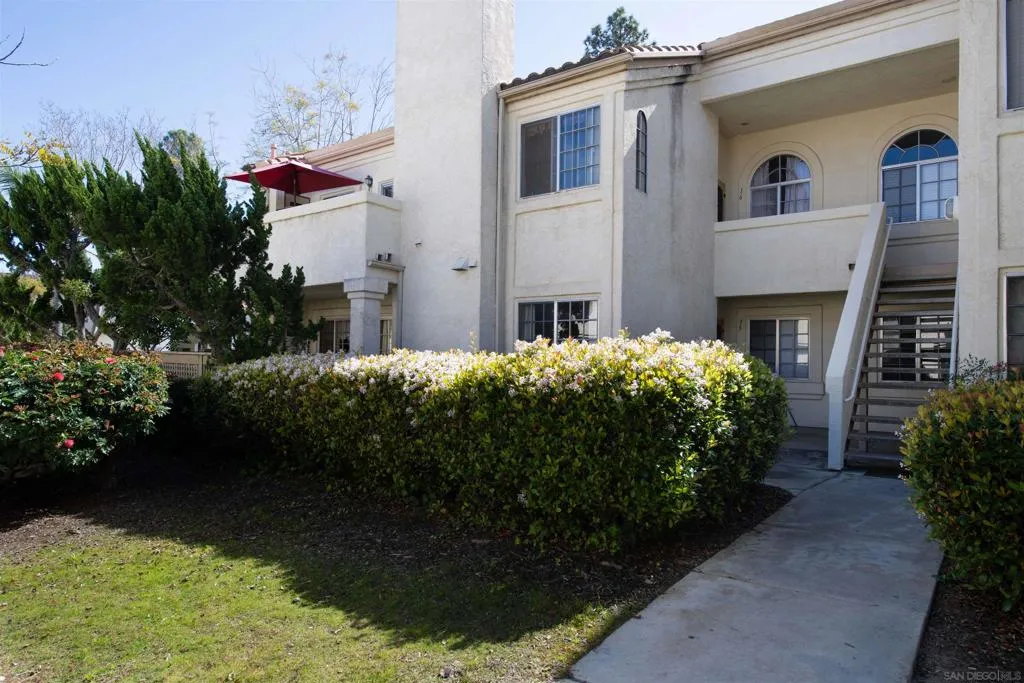 1050 La Tortuga Dr 15, Vista, California 92081 home-pic-2