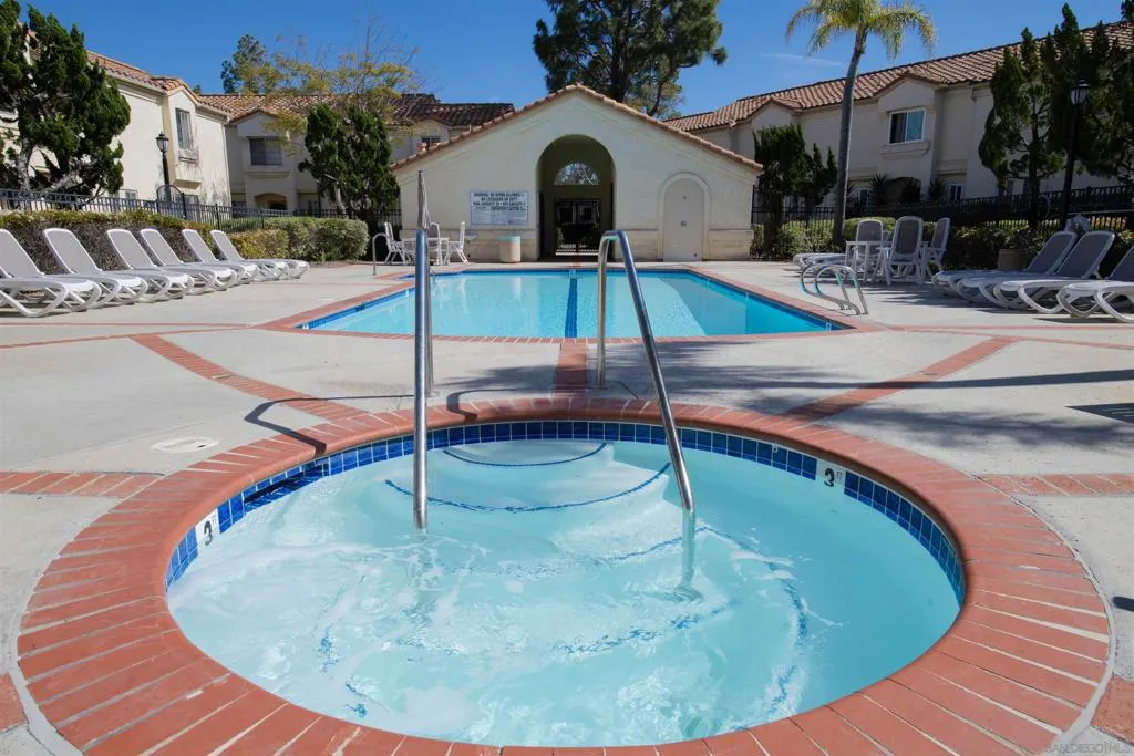 1050 La Tortuga Dr 15, Vista, California 92081 home-pic-15