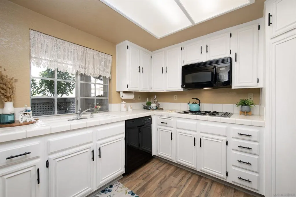 1050 La Tortuga Dr 15, Vista, California 92081 home-pic-1