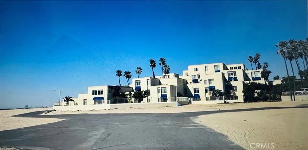 711 Pacific Coast 330, Huntington Beach, California 92648