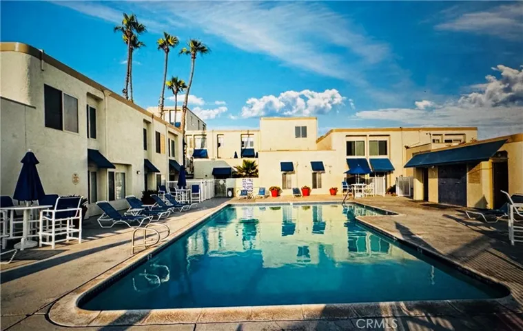 711 Pacific Coast 330, Huntington Beach, California 92648