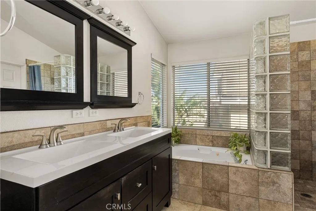 993 S Dylan Way, Anaheim Hills, California 92808 home-pic-34