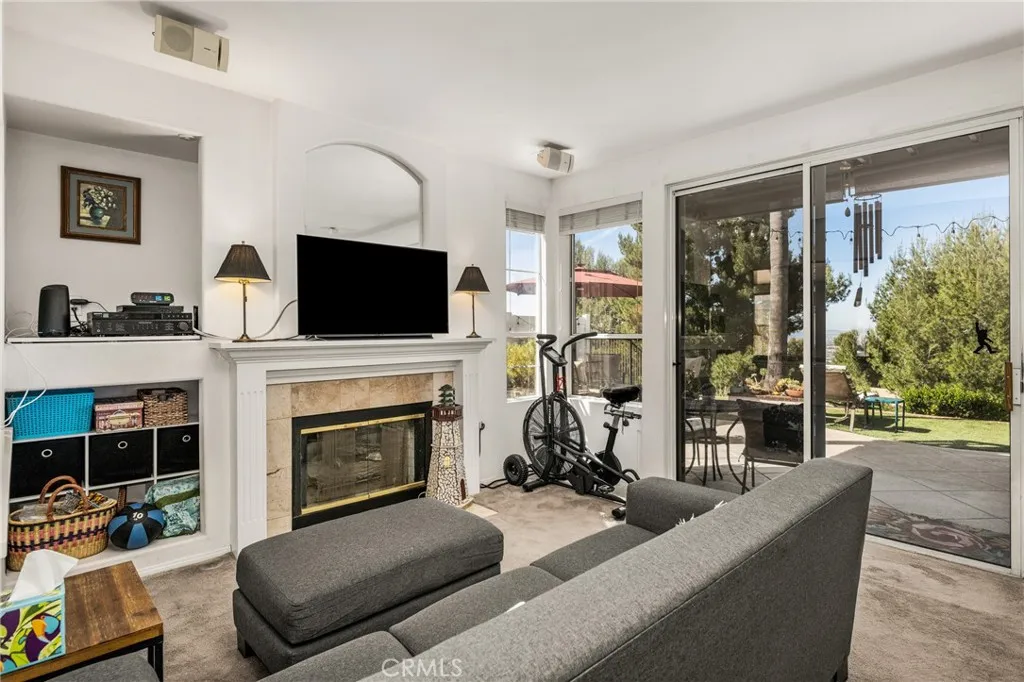 993 S Dylan Way, Anaheim Hills, California 92808 home-pic-16