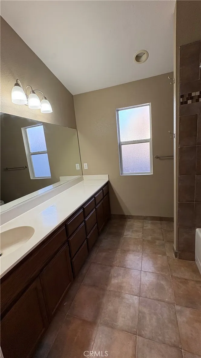 1463 Hunter, Merced, California 95340 home-pic-9