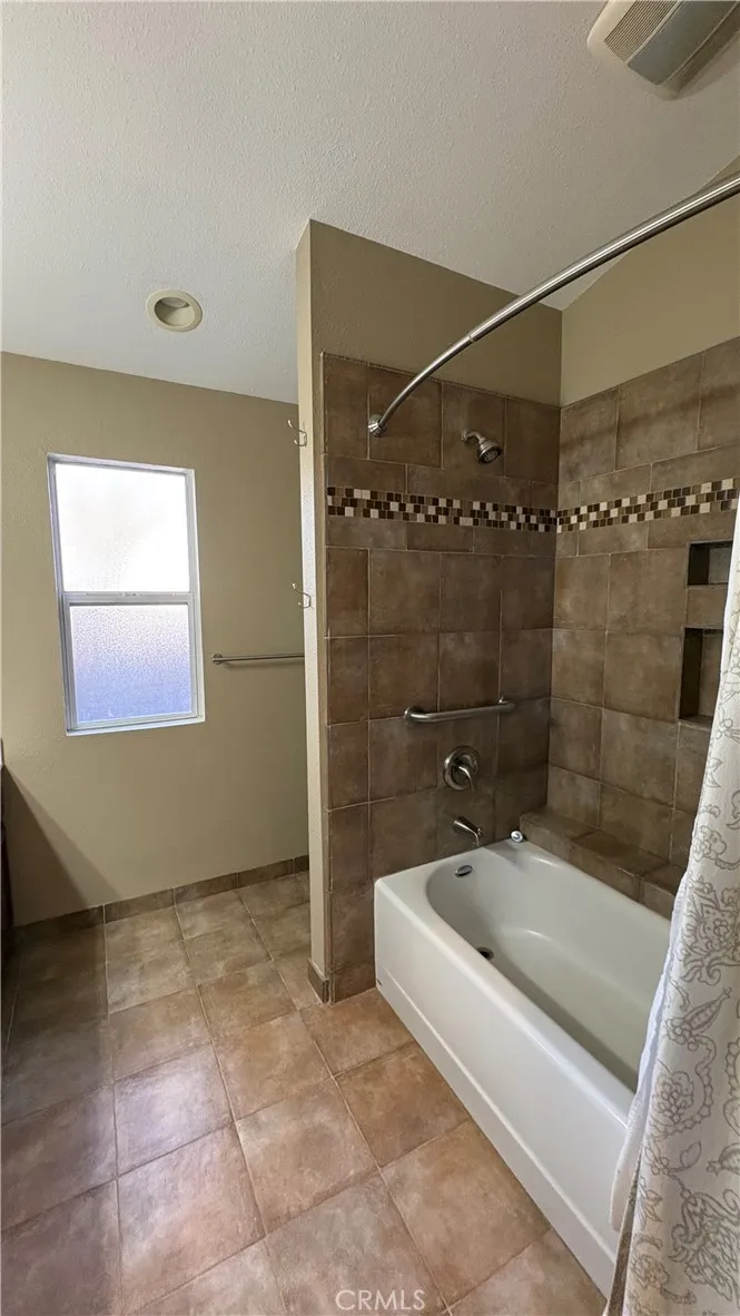 1463 Hunter, Merced, California 95340 home-pic-8