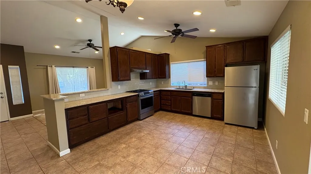 1463 Hunter, Merced, California 95340 home-pic-4