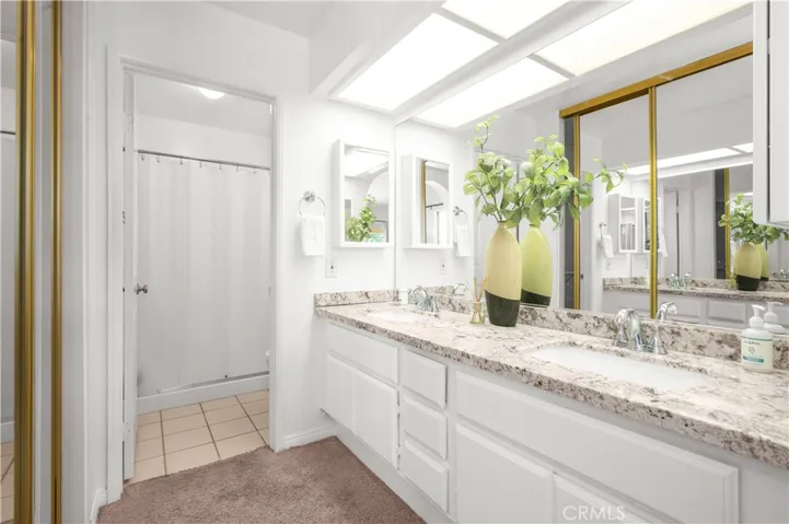 Primary en-suite Bathroom