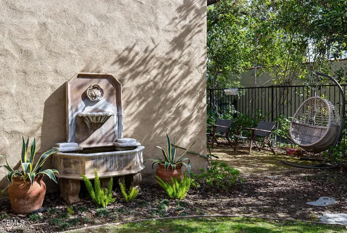 1550 N Lake Ave 013-mls