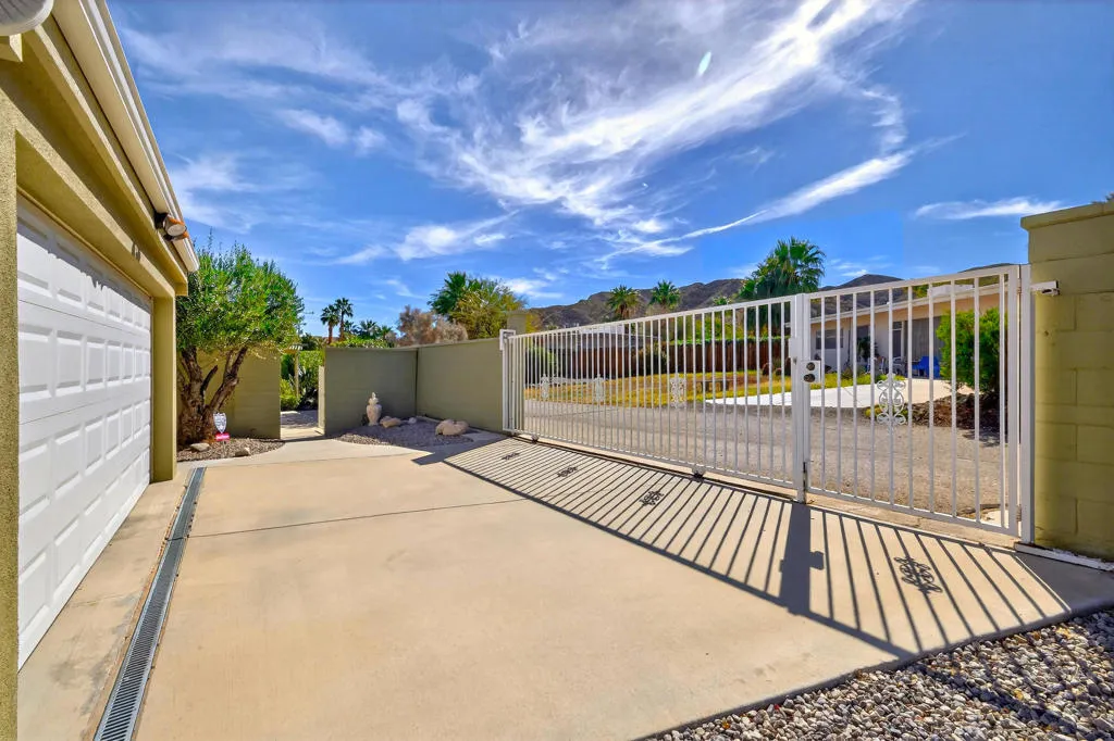 38703 Bel Air Drive, Cathedral City, California 92234 home-pic-24