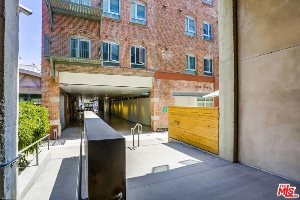 527 Molino Street 310, Los Angeles, California 90013 home-pic-17