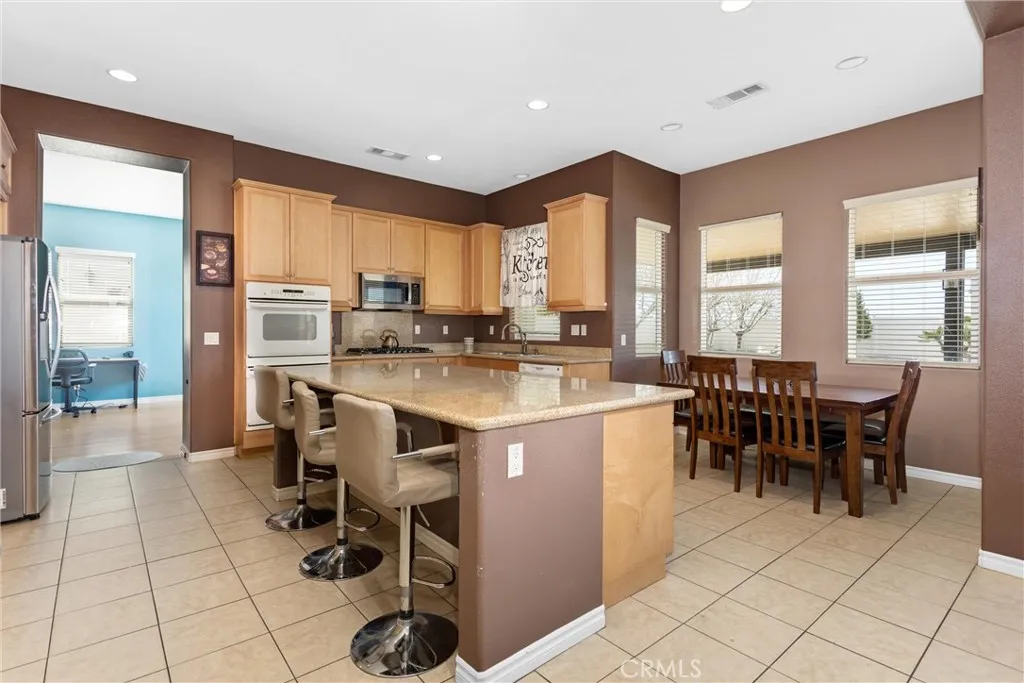 12690 Mar Vista, Apple Valley, California 92308 home-pic-14