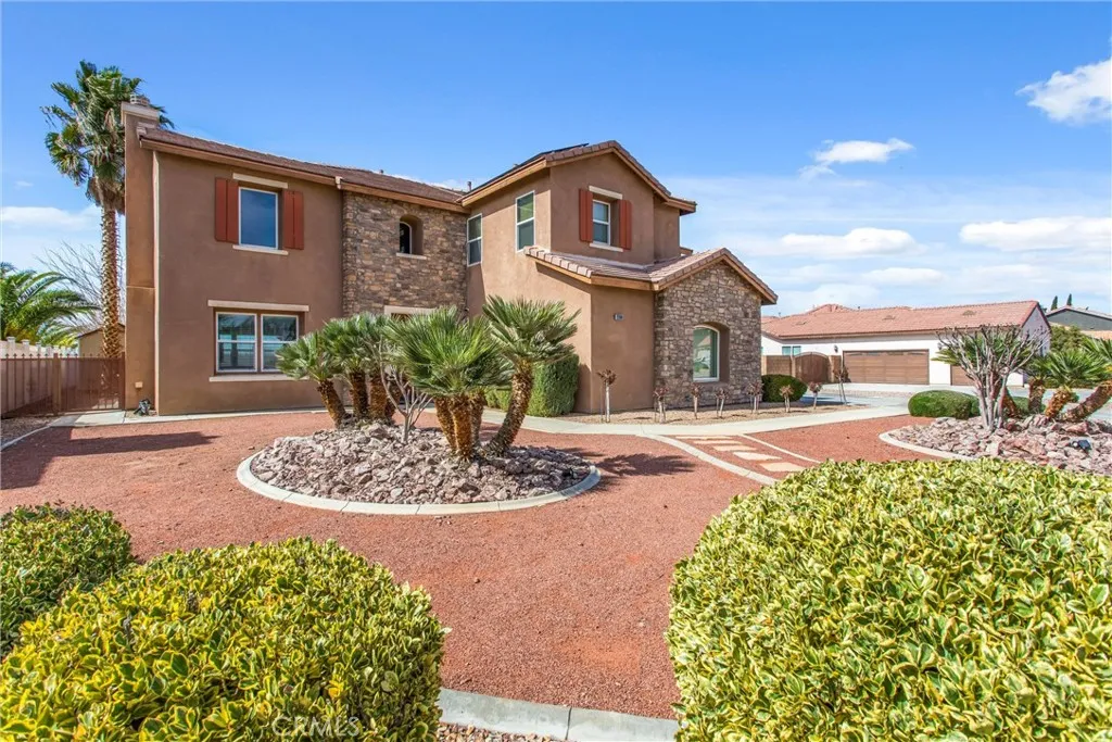 12690 Mar Vista, Apple Valley, California 92308 home-pic-2