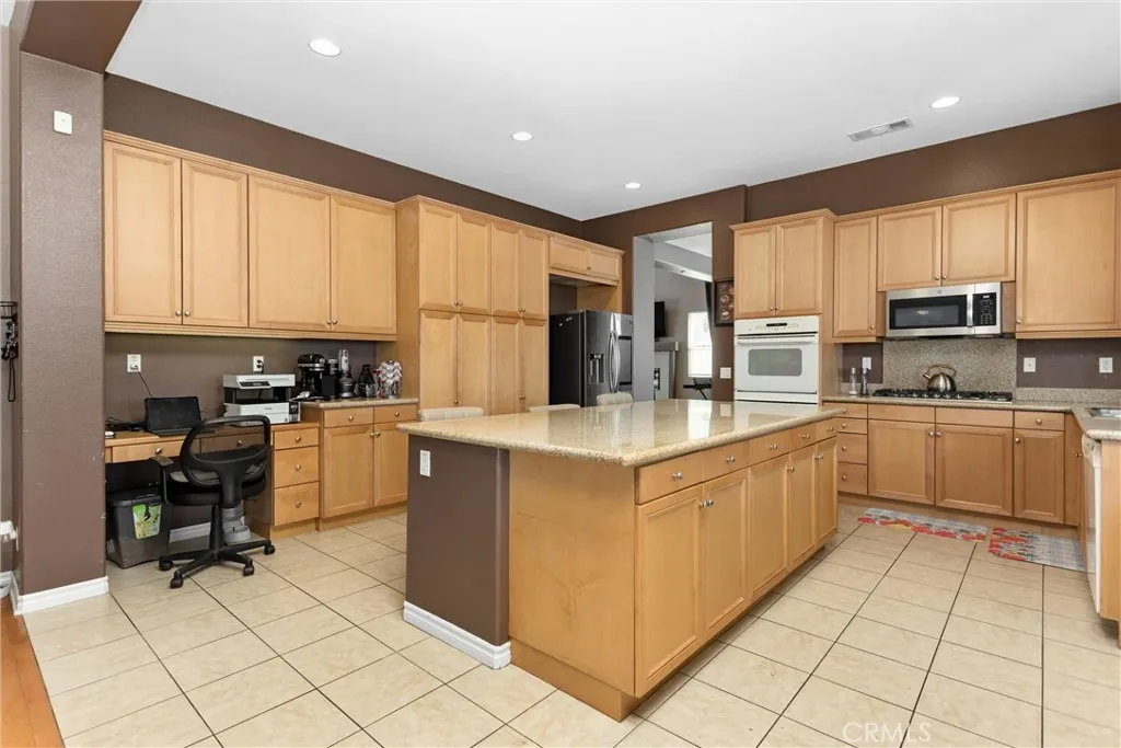 12690 Mar Vista, Apple Valley, California 92308 home-pic-13
