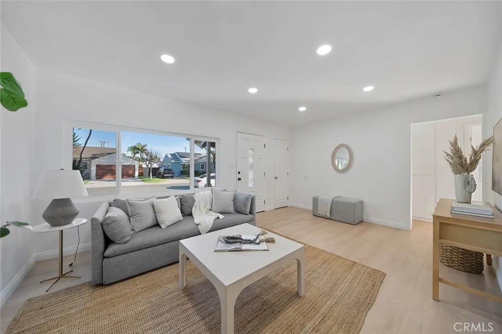 11715 Samoline, Downey, California 90241 home-pic-2