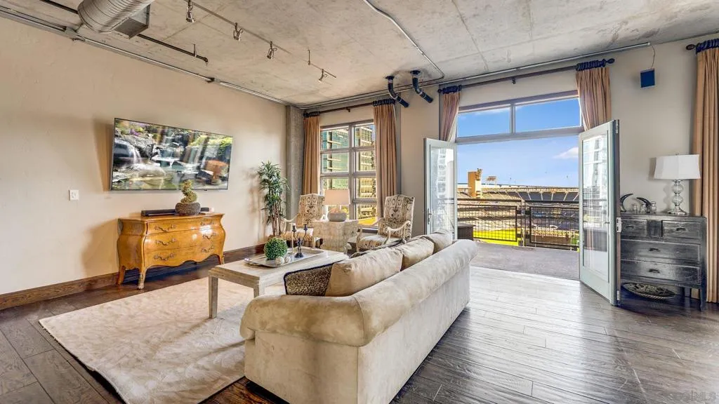 877 Island Ave 1006, San Diego, California 92101 home-pic-49
