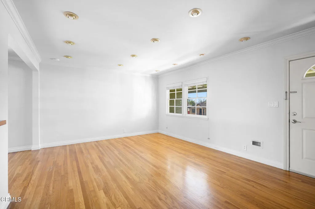 2444 N Parish Place, Burbank, California 91504 home-pic-9
