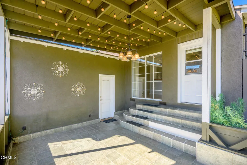 2444 N Parish Place, Burbank, California 91504 home-pic-32