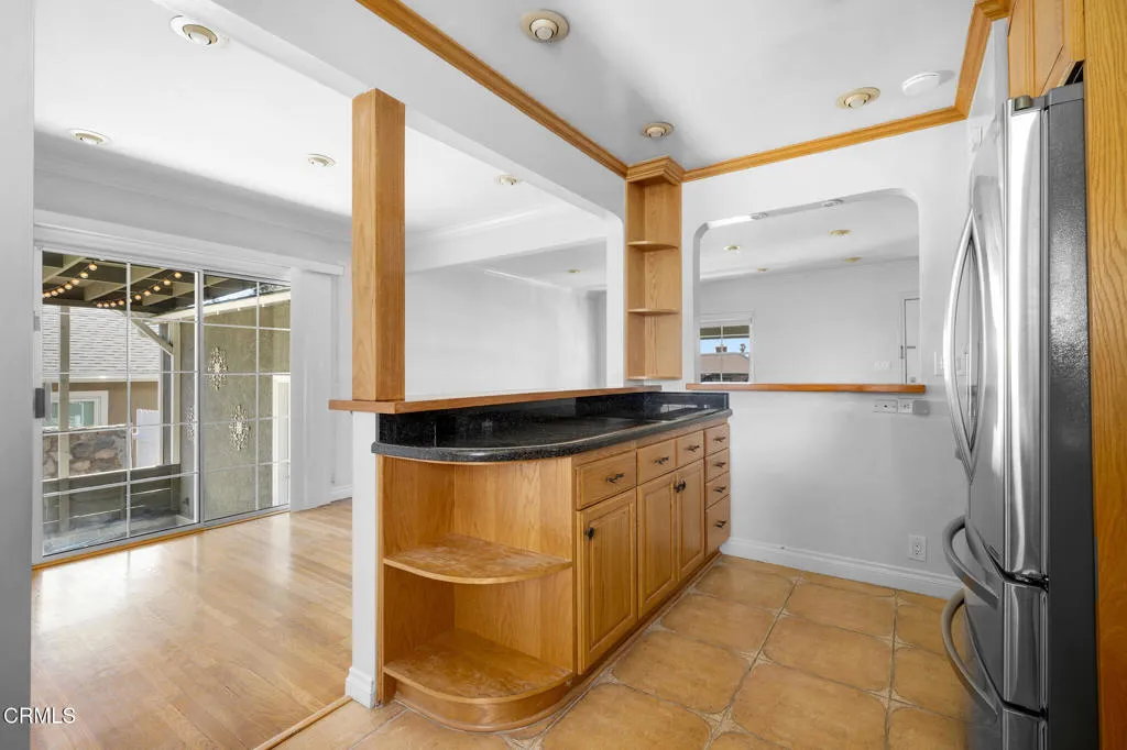 2444 N Parish Place, Burbank, California 91504 home-pic-16