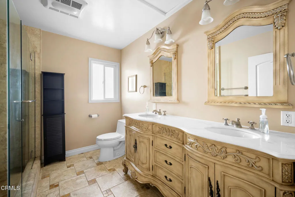 2444 N Parish Place, Burbank, California 91504 home-pic-24