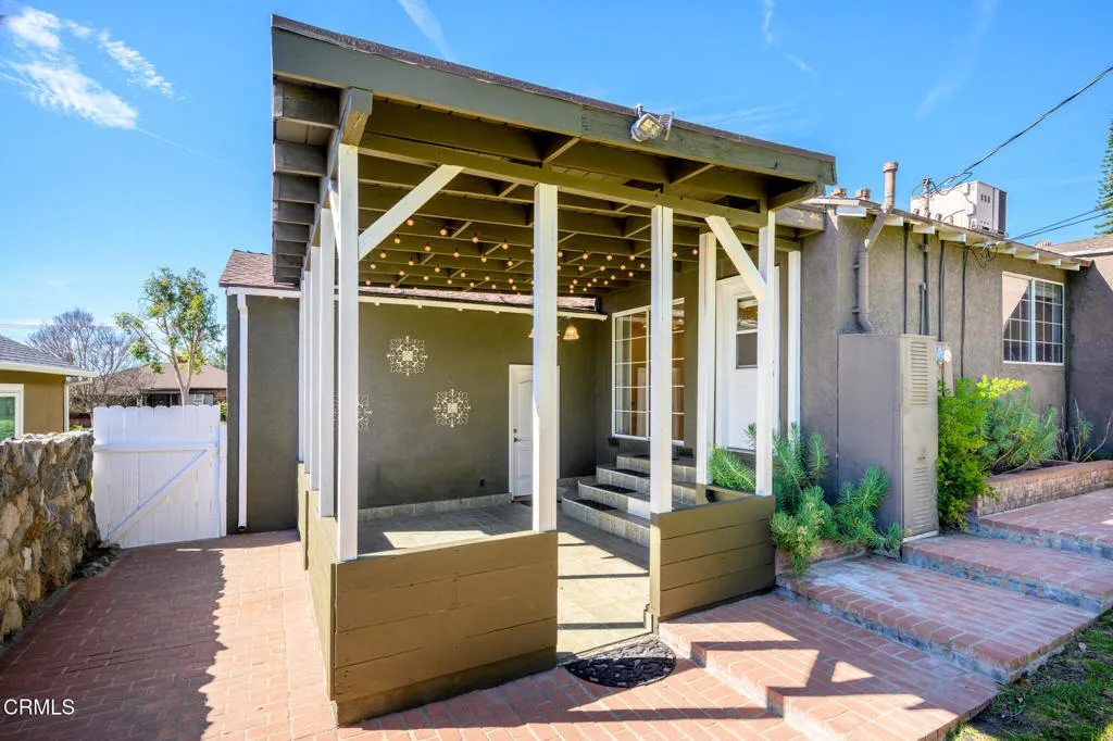 2444 N Parish Place, Burbank, California 91504 home-pic-33