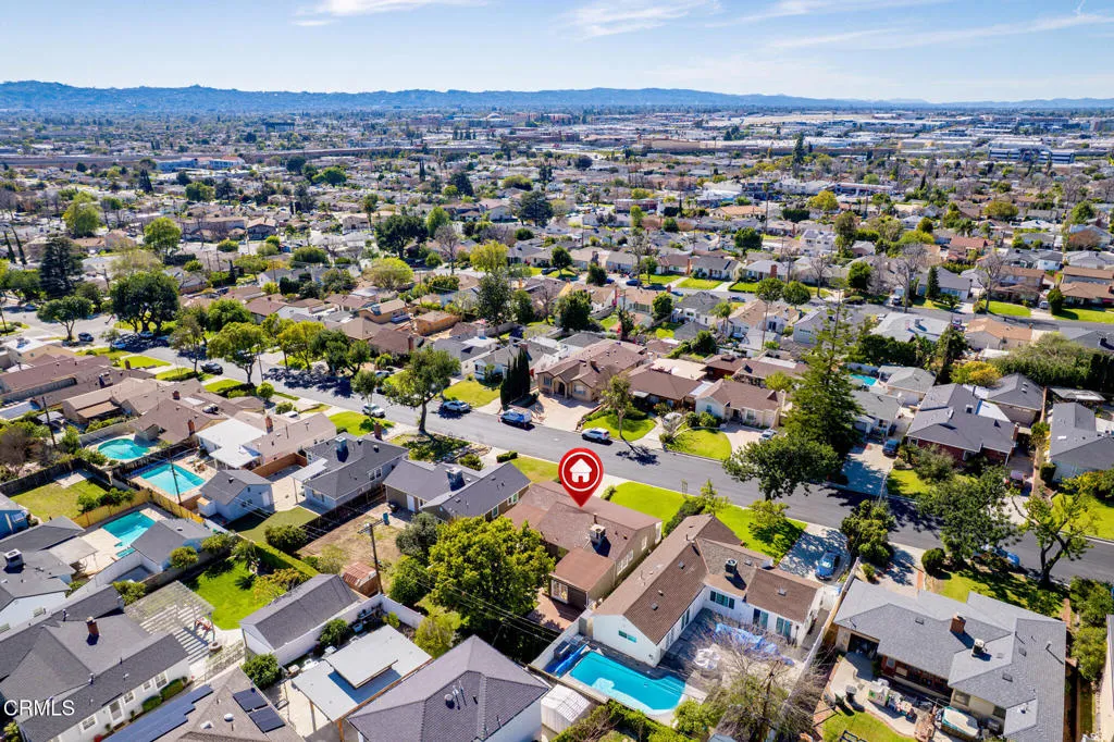 2444 N Parish Place, Burbank, California 91504 home-pic-47