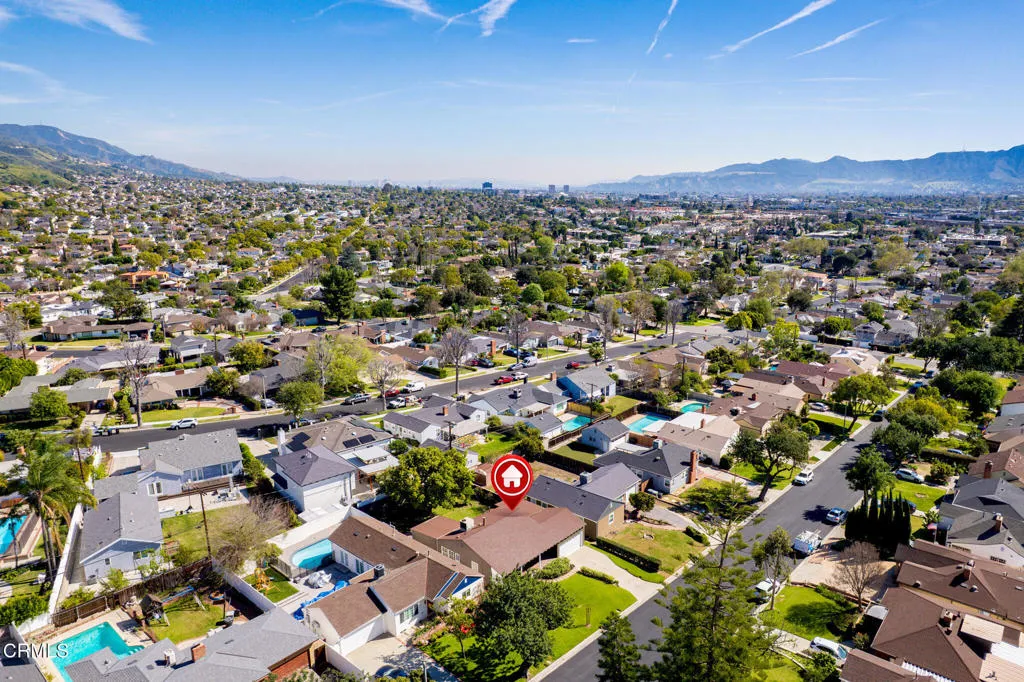 2444 N Parish Place, Burbank, California 91504 home-pic-46