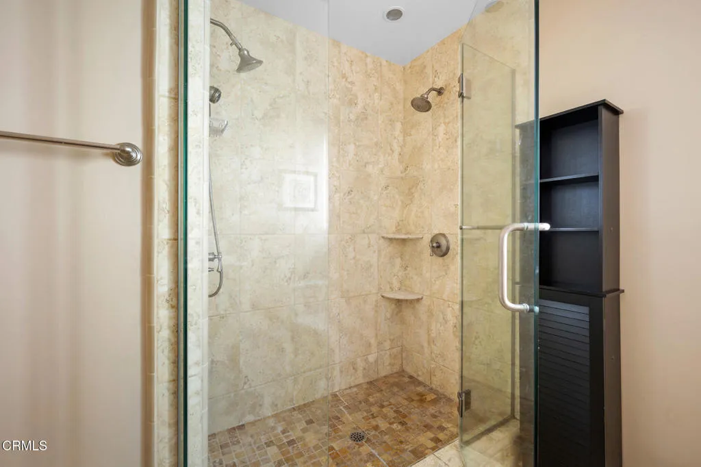 2444 N Parish Place, Burbank, California 91504 home-pic-25