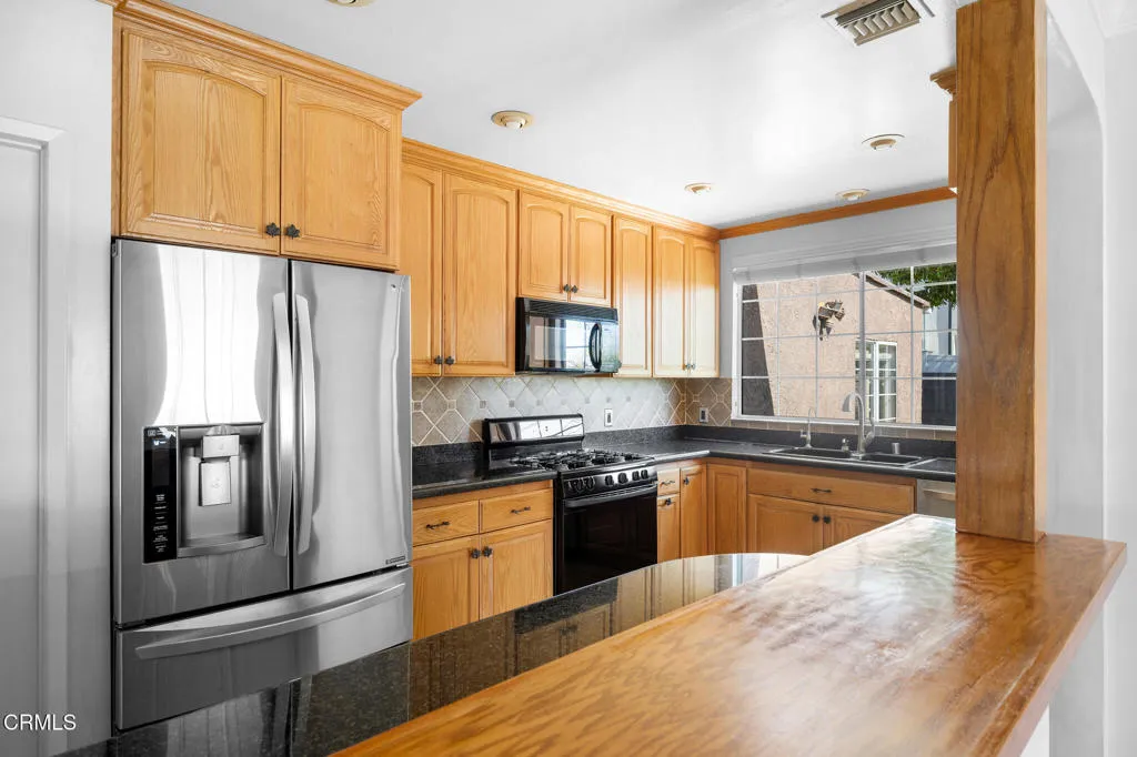 2444 N Parish Place, Burbank, California 91504 home-pic-14