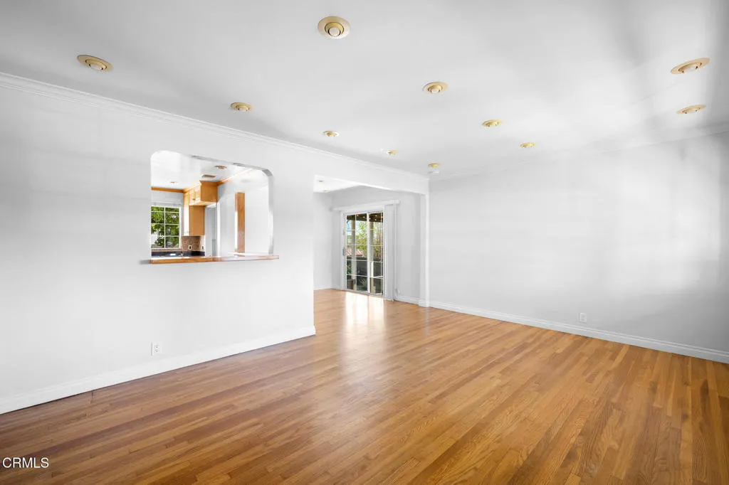 2444 N Parish Place, Burbank, California 91504 home-pic-3