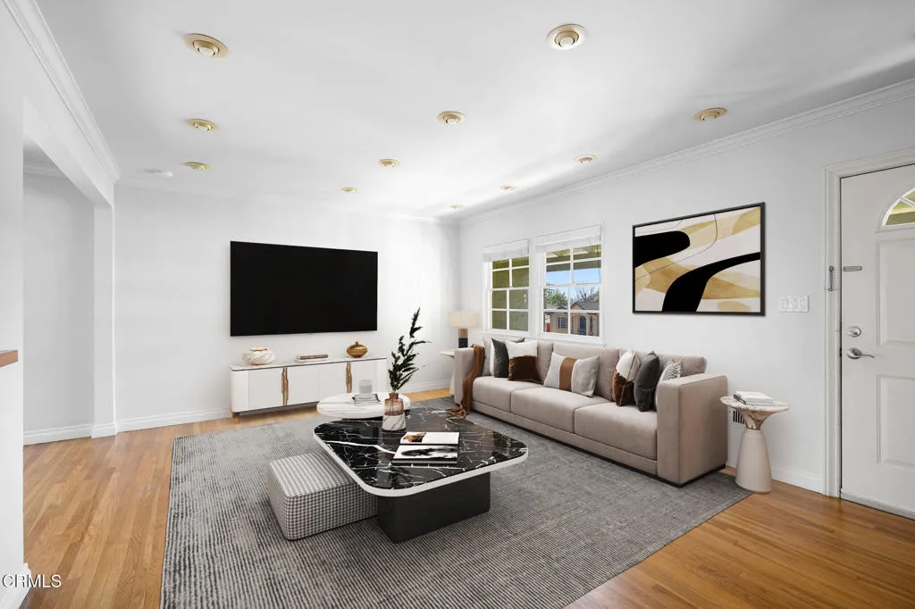 2444 N Parish Place, Burbank, California 91504 home-pic-8