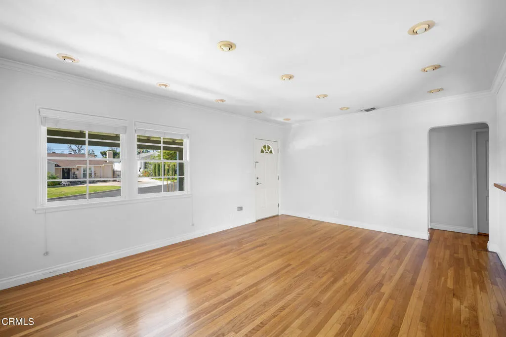 2444 N Parish Place, Burbank, California 91504 home-pic-7