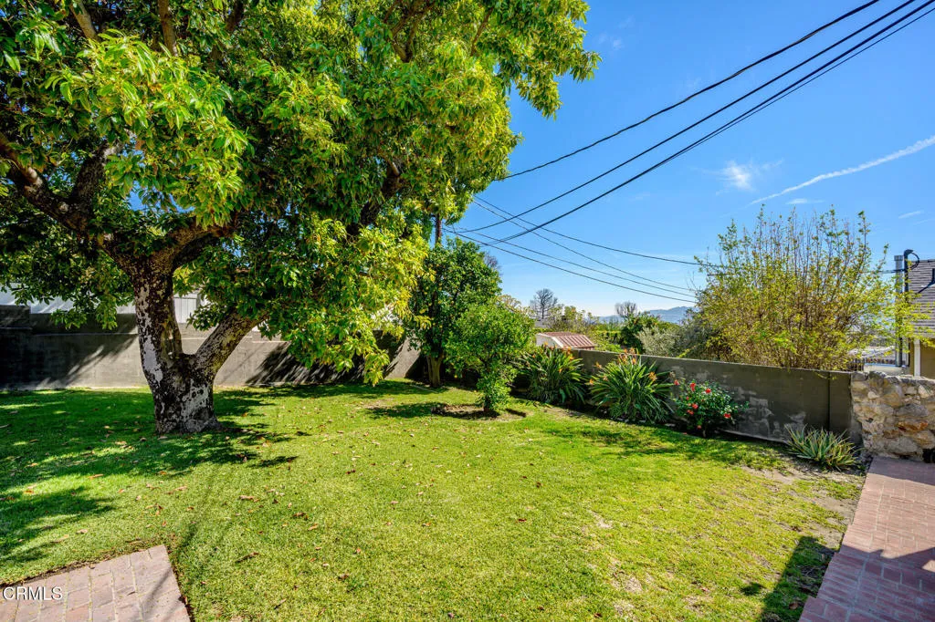 2444 N Parish Place, Burbank, California 91504 home-pic-35