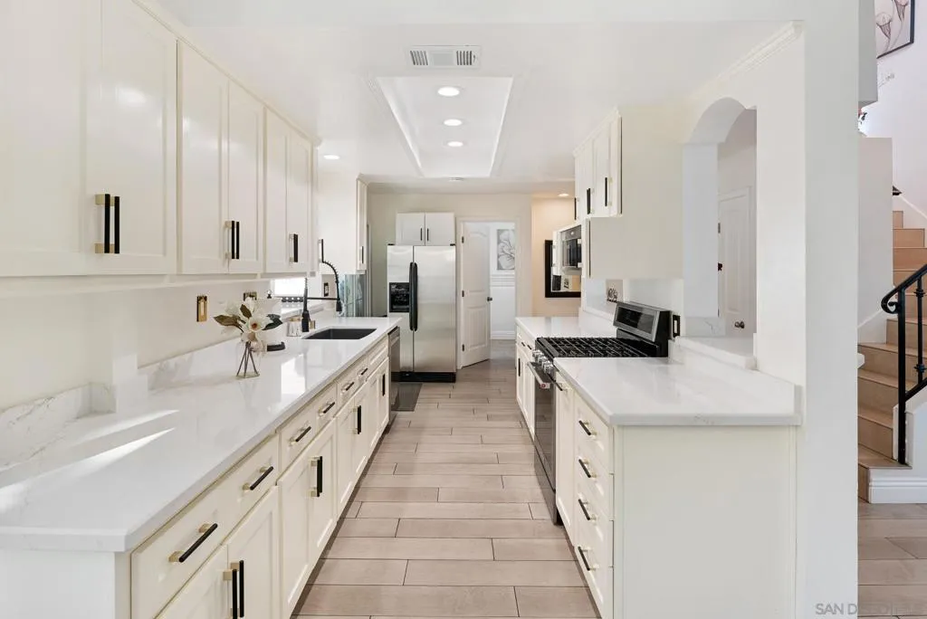 14192 Chicarita Creek Rd, San Diego, California 92128 home-pic-16