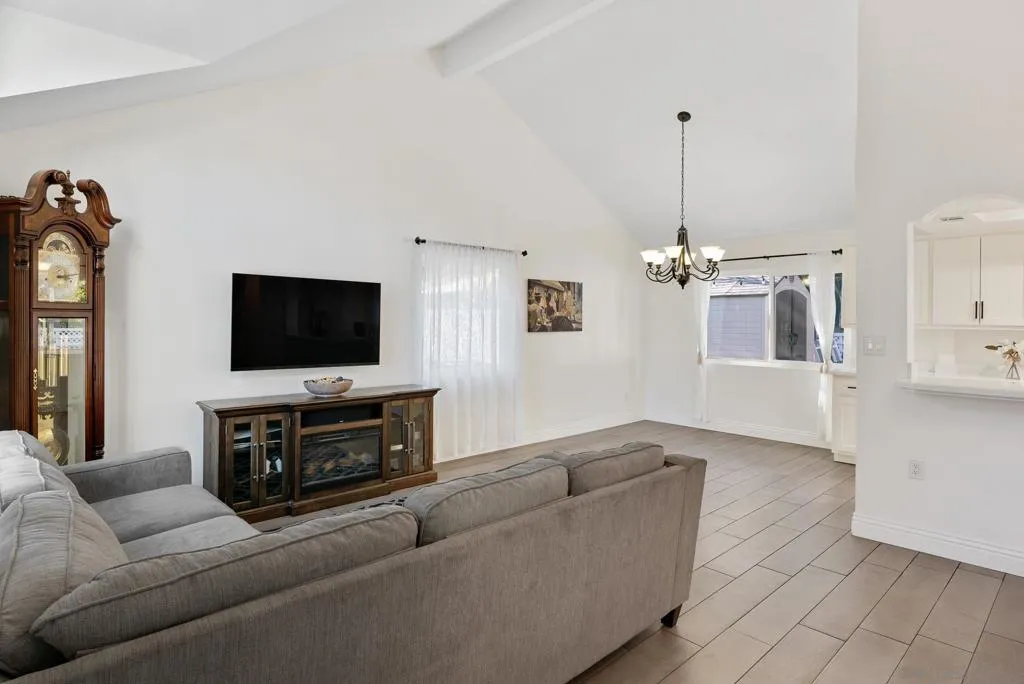14192 Chicarita Creek Rd, San Diego, California 92128 home-pic-9