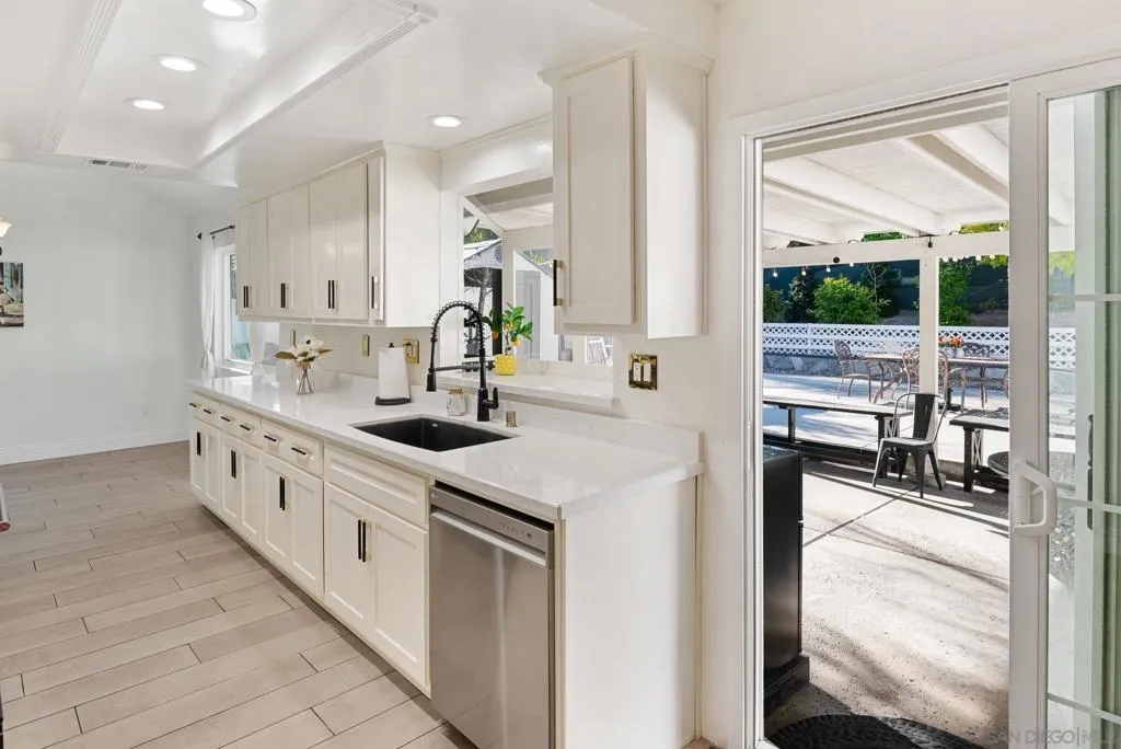 14192 Chicarita Creek Rd, San Diego, California 92128 home-pic-19