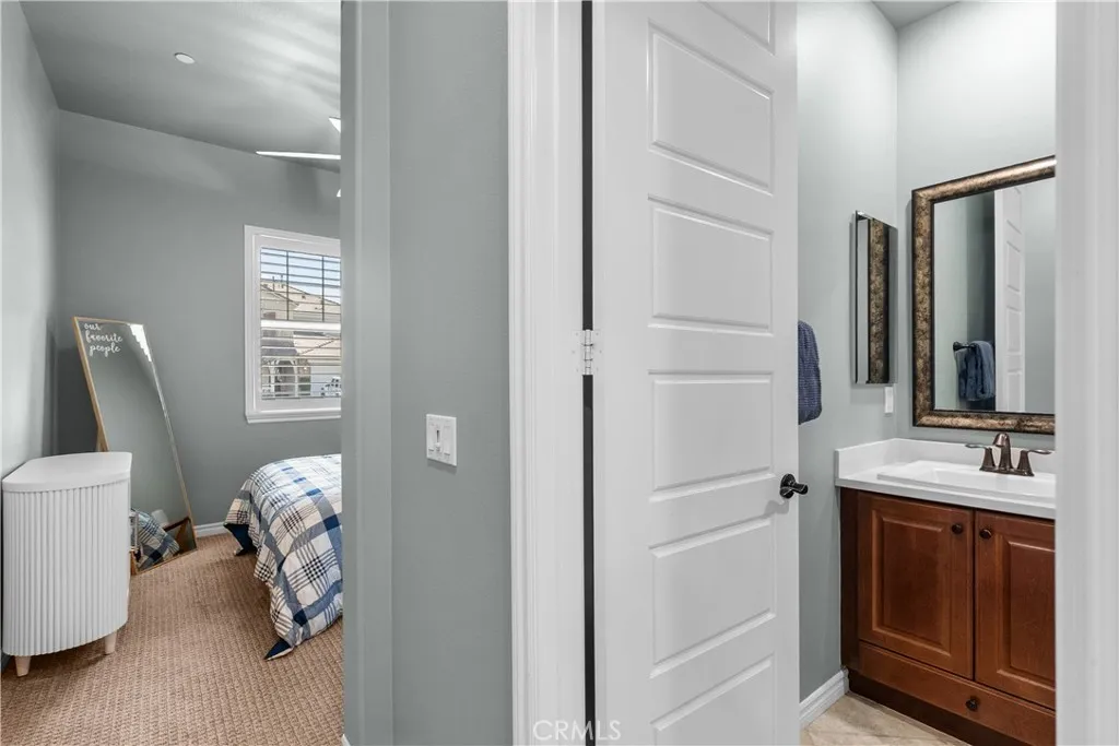 22385 Copper Mountain Court, Saugus, California 91350 home-pic-34