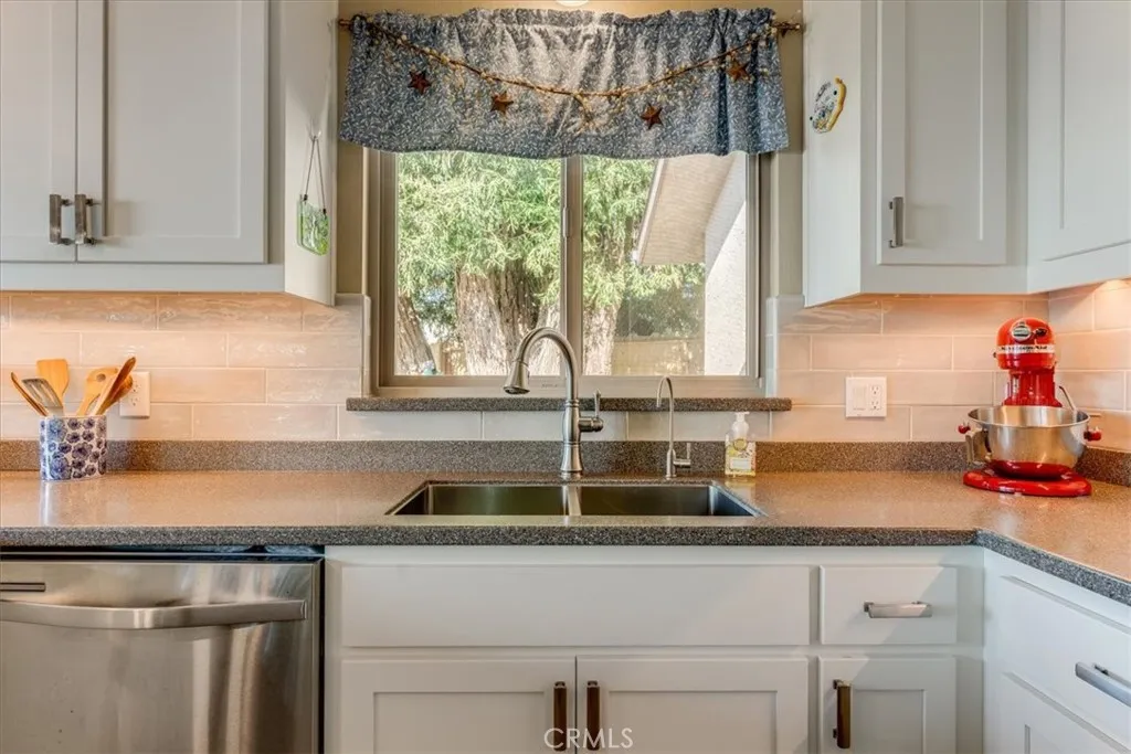 679 Orlando, Cambria, California 93428 home-pic-18