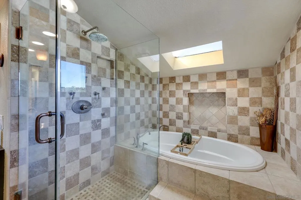 1427 Galveston St, San Diego, California 92110 home-pic-23