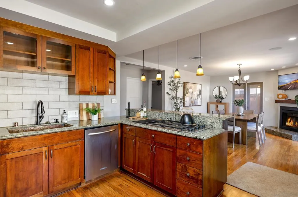 1427 Galveston St, San Diego, California 92110 home-pic-15